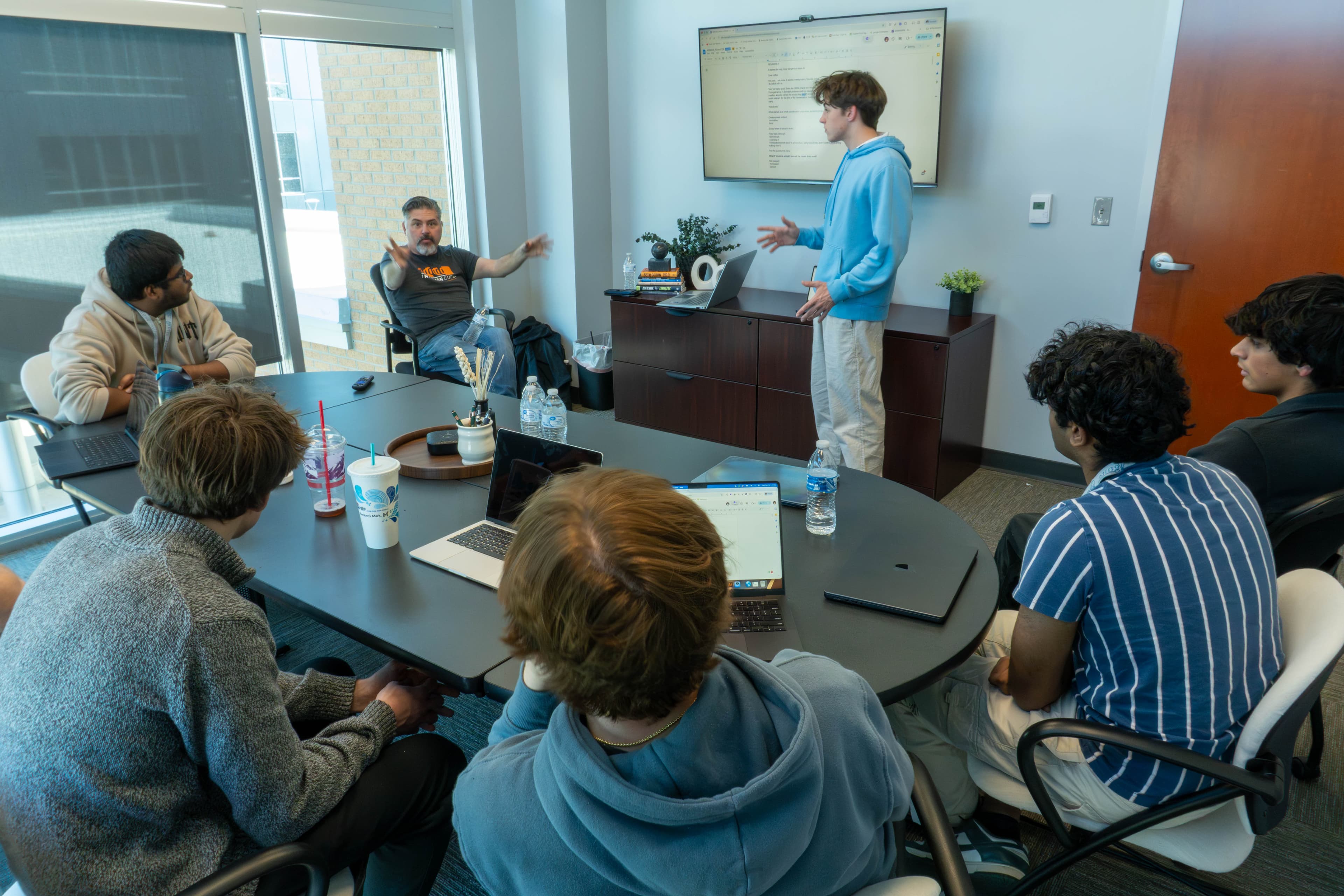 AitheriA team applause